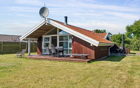 Thrym - 200M from the Sea: Dak, Huis, Huis, Verblijf, Siding, Landgoed, Oprit, Garden Gebouwen, Werf, Schuur