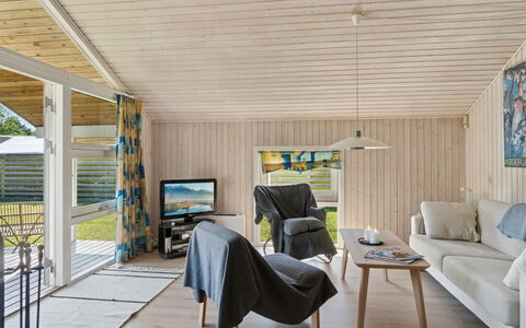 Thrym - 200M from the Sea: Dak, Huis, Huis, Verblijf, Siding, Landgoed, Oprit, Garden Gebouwen, Werf, Schuur