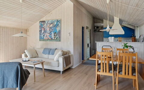 Thrym - 200M from the Sea: Dak, Huis, Huis, Verblijf, Siding, Landgoed, Oprit, Garden Gebouwen, Werf, Schuur