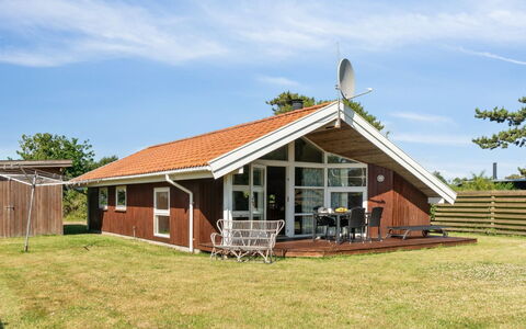 Thrym - 200M from the Sea: Dak, Huis, Huis, Verblijf, Siding, Landgoed, Oprit, Garden Gebouwen, Werf, Schuur