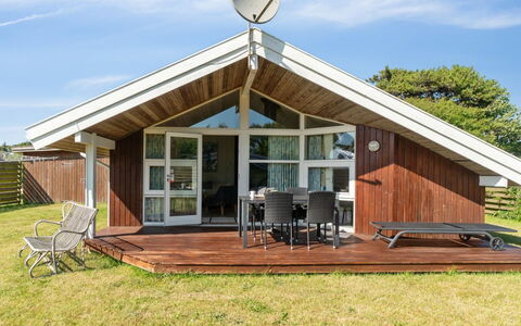 Thrym - 200M from the Sea: Dak, Huis, Huis, Verblijf, Siding, Landgoed, Oprit, Garden Gebouwen, Werf, Schuur