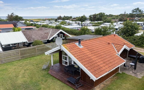 Thrym - 200M from the Sea: Dak, Huis, Huis, Verblijf, Siding, Landgoed, Oprit, Garden Gebouwen, Werf, Schuur