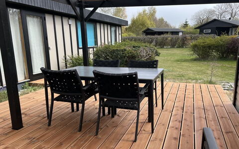Morten - 120M from the Sea: Dak, Huis, Deur, Verblijf, Schaduw, Siding, Werf, Landgoed, Backyard