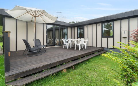 Morten - 120M from the Sea: Dak, Huis, Deur, Verblijf, Schaduw, Siding, Werf, Landgoed, Backyard