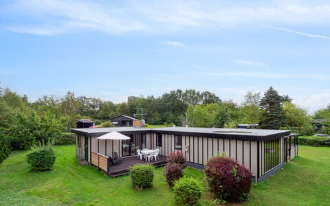 Morten - 120M from the Sea: Dak, Huis, Deur, Verblijf, Schaduw, Siding, Werf, Landgoed, Backyard