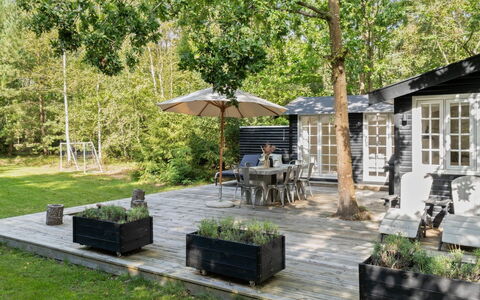 Torben - 750M from the Sea: Meubilair, Interieur Ontwerp, Flooring, Hout, Verdieping, Plafond, Houten Vloer, Stoel, Tafel, Verlichting