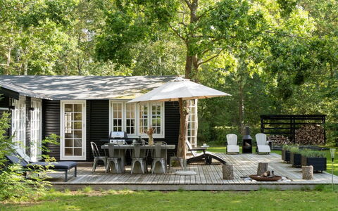 Torben - 750M from the Sea: Meubilair, Interieur Ontwerp, Flooring, Hout, Verdieping, Plafond, Houten Vloer, Stoel, Tafel, Verlichting