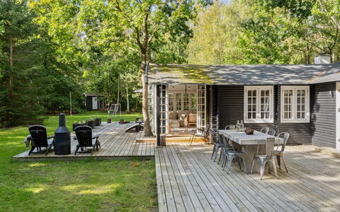 Torben - 750M from the Sea: Meubilair, Interieur Ontwerp, Flooring, Hout, Verdieping, Plafond, Houten Vloer, Stoel, Tafel, Verlichting
