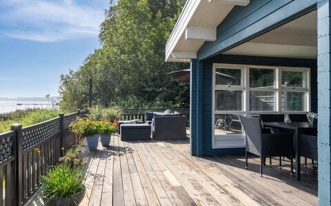 Gyrth - 20M to the Fjord: Blauw, Struik, Verblijf, Groundcover, Tuin, Landgoed, Schaduw, Landscaping, Boerderij, Eco Hotel