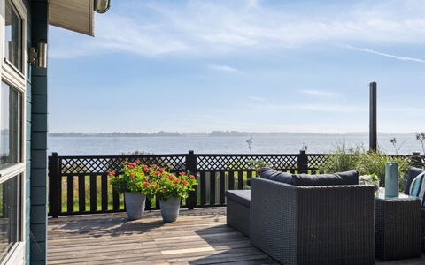 Gyrth - 20M to the Fjord: Blauw, Struik, Verblijf, Groundcover, Tuin, Landgoed, Schaduw, Landscaping, Boerderij, Eco Hotel