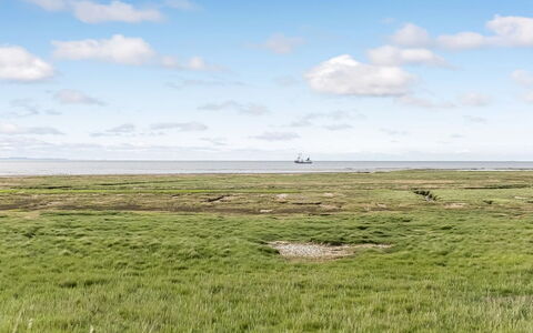 Rohan - 2.2Km from the Sea: Dak, Huis, Huis, Verblijf, Deur, Siding, Dek, Veranda, Plank, Hardwood