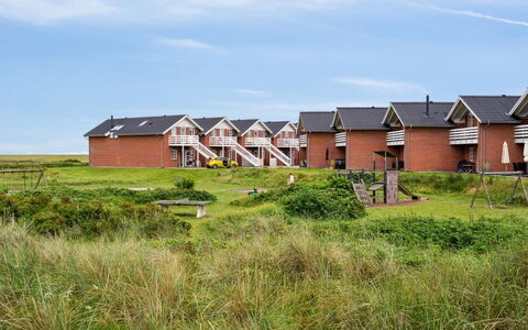Rohan - 2.2Km from the Sea: Dak, Huis, Huis, Verblijf, Deur, Siding, Dek, Veranda, Plank, Hardwood