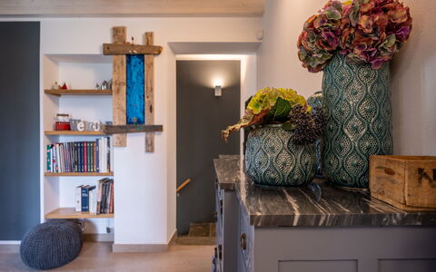 Cascina Basan: Meubilair, Eigendom, Plank, Fabriek, Stellingen, Hout, Cabinetry, Interieur Ontwerp, Verdieping, Woonkamer