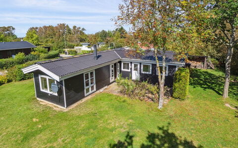 Imma - from the Sea: Huis, Dak, Huis, Verblijf, Landgoed, Deur, Veranda, Siding, Boerderij, Schaduw