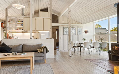 Henryk - 350M from the Sea: Interieur Ontwerp, Flooring, Hout, Plafond, Meubilair, Verdieping, Houten Vloer, Woonkamer, Bankstel, Huis