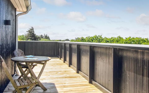 Sanni - 225M from the Sea: Hout, Hardwood, Houten Vloer, Plank, Dek, Beits, Veranda, Leuning, Balkon, Hek