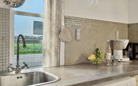 Haralde: Countertop, Keuken, Interieur Ontwerp, Flooring, Loodgieterswerkinrichting, Gootsteen, Kraan, Wastafel, Verdieping, Huis
