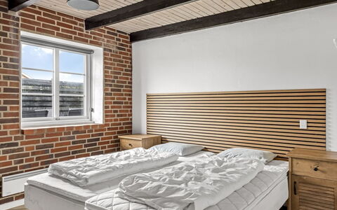 Haralde: Hout, Slaapkamer, Bed, Interieur Ontwerp, Plafond, Flooring, Verdieping, Bedding, Laken, Kamer