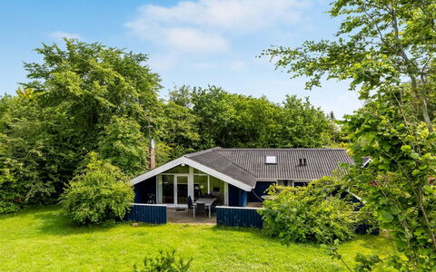 Alrun - 150M from the Sea: Huis, Huis, Verblijf, Dak, Landgoed, Boerderij, Tuin, Schaduw, Gazon, Landscaping