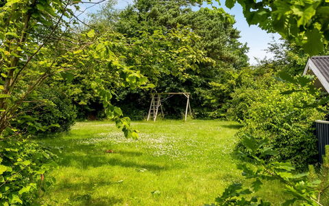 Alrun - 150M from the Sea: Groen, Natuurlijke Omgeving, Blad, Afdeling, Vegetation, Zomer, Struik, Tuin, Land Lot, Gazon