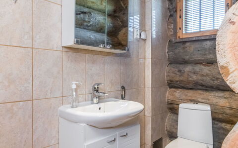 Kanerva 1C: Loodgieterswerkinrichting, Hout, Badkamer, Wastafel In De Badkamer, Flooring, Wastafel, Interieur Ontwerp, Verdieping, Kraan, Loodgieter