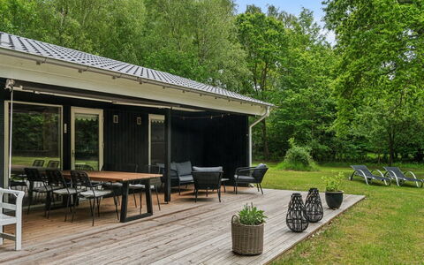 Judyta - 250M to the Fjord: Dak, Huis, Verblijf, Landgoed, Buitenmeubels, Werf, Buitentafel, Binnenplaats, Backyard, Villa