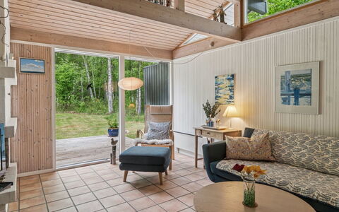 Judyta - 250M to the Fjord: Meubilair, Interieur Ontwerp, Flooring, Hout, Verdieping, Plafond, Houten Vloer, Stoel, Tafel, Verlichting