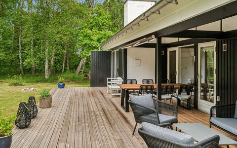 Judyta - 250M to the Fjord: Meubilair, Interieur Ontwerp, Flooring, Hout, Verdieping, Plafond, Houten Vloer, Stoel, Tafel, Verlichting