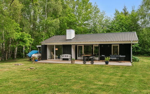 Judyta - 250M to the Fjord: Meubilair, Interieur Ontwerp, Flooring, Hout, Verdieping, Plafond, Houten Vloer, Stoel, Tafel, Verlichting