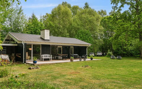 Judyta - 250M to the Fjord: Meubilair, Interieur Ontwerp, Flooring, Hout, Verdieping, Plafond, Houten Vloer, Stoel, Tafel, Verlichting
