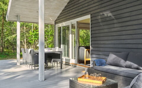 Eftim - 600M from the Sea: Meubilair, Interieur Ontwerp, Flooring, Hout, Verdieping, Plafond, Houten Vloer, Stoel, Tafel, Verlichting
