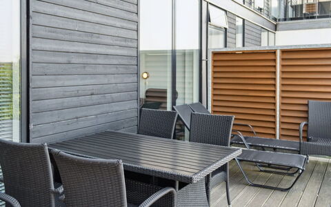 Kimi - 100M from the Sea: Gebouw, Huis, Venster, Huis, Dak, Woongebied, Struik, Verblijf, Land Lot