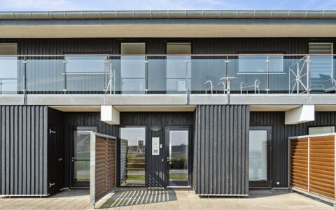 Kimi - 100M from the Sea: Gebouw, Huis, Venster, Huis, Dak, Woongebied, Struik, Verblijf, Land Lot