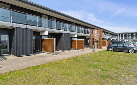 Kimi - 100M from the Sea: Gebouw, Huis, Venster, Huis, Dak, Woongebied, Struik, Verblijf, Land Lot