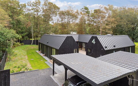 Bernadeta - 275M from the Sea: Bergachtig Landvormen, Berg, Heuvel, Bergketen, Heuvel Station, Menselijke Nederzetting, Stedelijk Ontwerp, Alpen, Vallei, Top