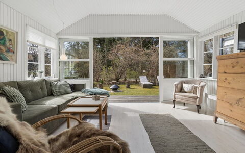 Lucie - 50M from the Sea: Meubilair, Interieur Ontwerp, Hout, Plafond, Bankstel, Flooring, Verdieping, Woonkamer, Huis, Kamer