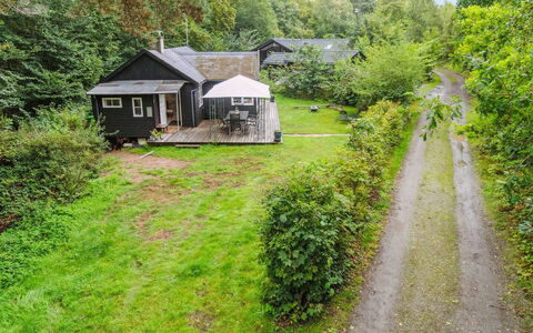 Lucie - 50M from the Sea: Gebouw, Huis, Venster, Huis, Dak, Woongebied, Struik, Verblijf, Land Lot
