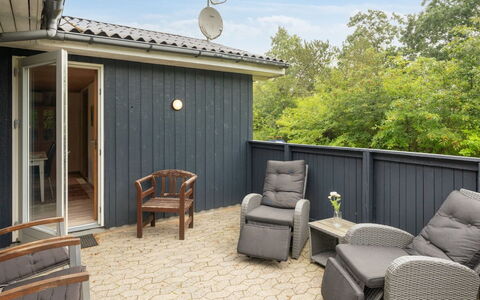Sunaj: Dak, Huis, Deur, Verblijf, Schaduw, Siding, Werf, Landgoed, Backyard