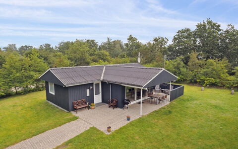 Sunaj: Dak, Huis, Deur, Verblijf, Schaduw, Siding, Werf, Landgoed, Backyard