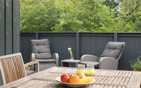 Sunaj: Dak, Huis, Deur, Verblijf, Schaduw, Siding, Werf, Landgoed, Backyard