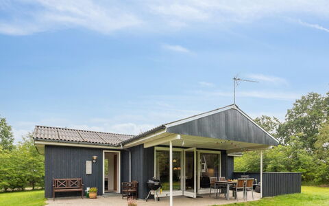 Sunaj: Dak, Huis, Deur, Verblijf, Schaduw, Siding, Werf, Landgoed, Backyard