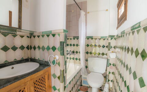 Carmen del Agua: Loodgieterswerkinrichting, Badkamer, Verlichting, Interieur Ontwerp, Verdieping, Wastafel, Flooring, Gebouw, Douche, Loodgieter