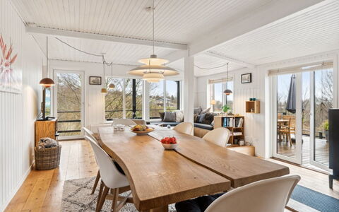 Leif - 400M from the Sea: Meubilair, Interieur Ontwerp, Flooring, Hout, Plafond, Verdieping, Houten Vloer, Keuken En Eettafel, Stoel, Eetkamer
