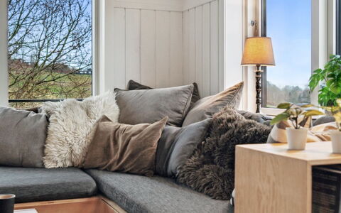 Leif - 400M from the Sea: Meubilair, Interieur Ontwerp, Hout, Flooring, Verdieping, Kamer, Bankstel, Kussen Gooien, Huis, Woonkamer