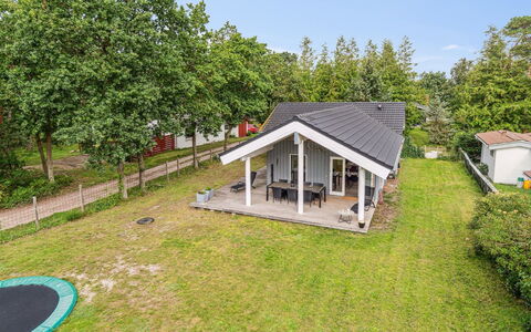 Keijo - 150M from the Sea: Dak, Huis, Deur, Verblijf, Schaduw, Siding, Werf, Landgoed, Backyard