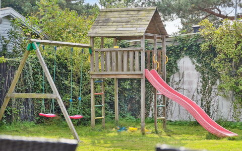 Keijo - 150M from the Sea: Dak, Huis, Deur, Verblijf, Schaduw, Siding, Werf, Landgoed, Backyard