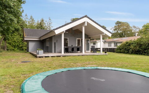 Keijo - 150M from the Sea: Dak, Huis, Deur, Verblijf, Schaduw, Siding, Werf, Landgoed, Backyard