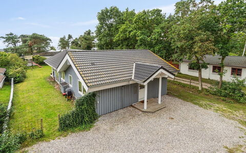 Keijo - 150M from the Sea: Dak, Huis, Deur, Verblijf, Schaduw, Siding, Werf, Landgoed, Backyard