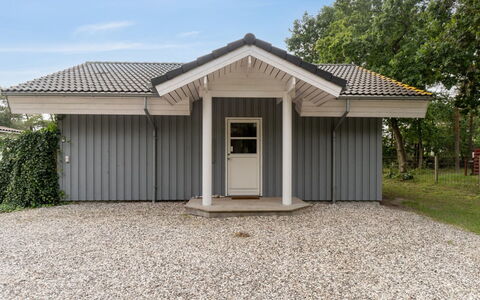 Keijo - 150M from the Sea: Dak, Huis, Deur, Verblijf, Schaduw, Siding, Werf, Landgoed, Backyard