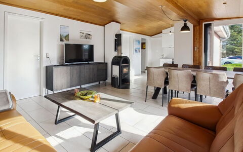 Nalin - 500M from the Sea: Meubilair, Interieur Ontwerp, Flooring, Verdieping, Bankstel, Hout, Plafond, Kamer, Woonkamer, Tafel